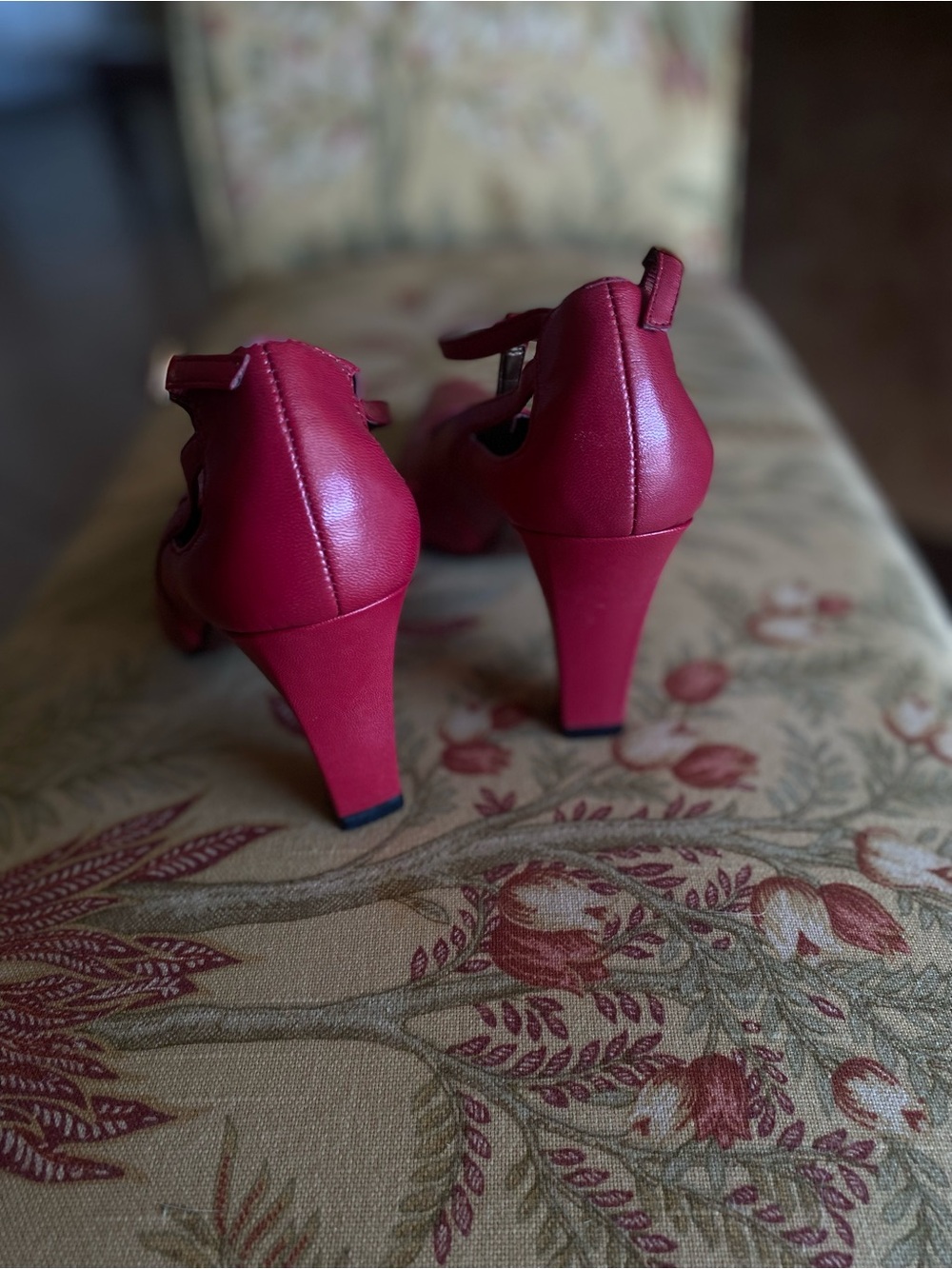 Bellini T-Strap Heeled Pumps in Raspberry 7.5 - Picture 2 of 6